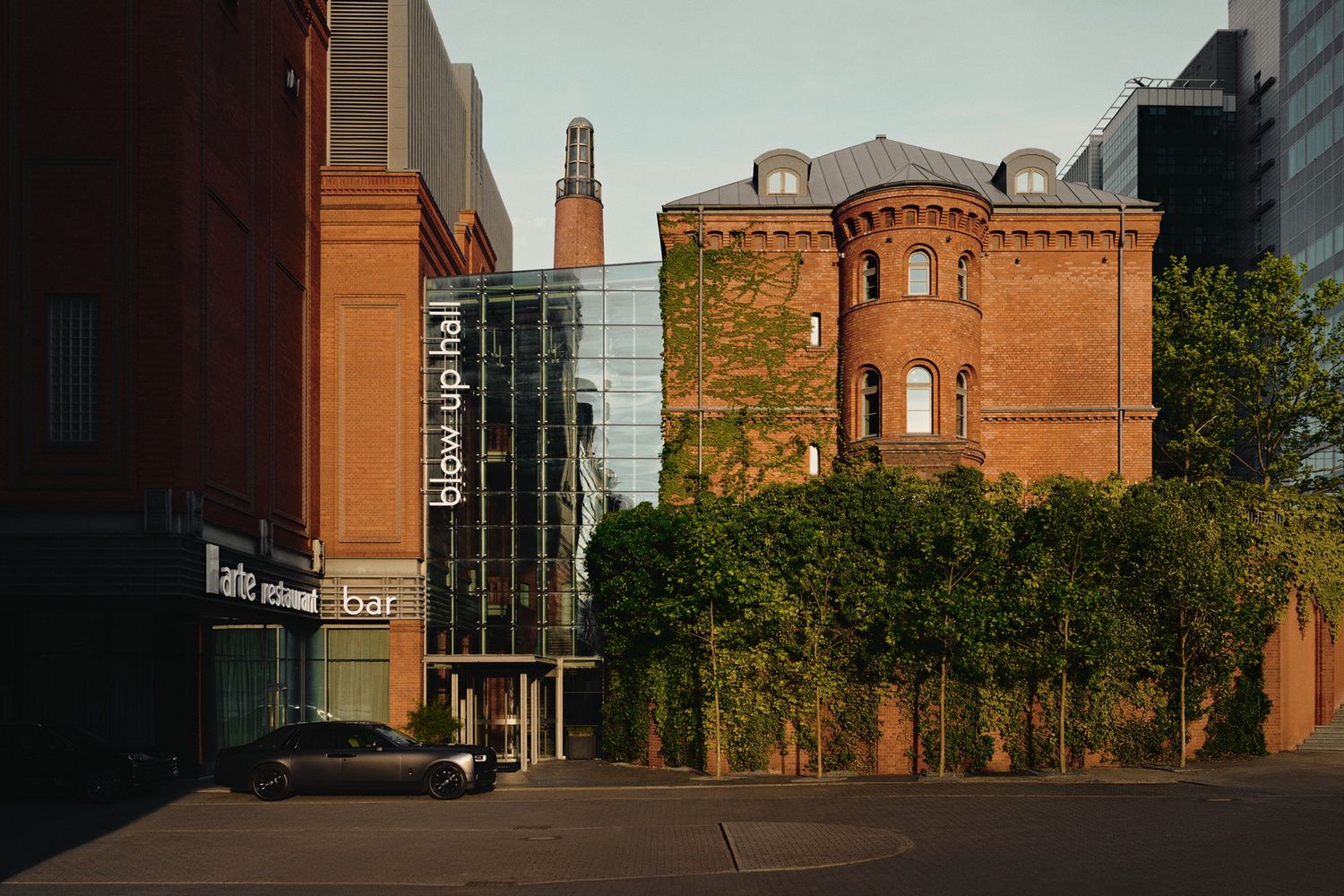 Hotel Blow Up Hall wyróżniony przez "Time"