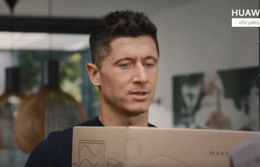 Robert Lewandowski w reklamie sklepu internetowego Huawei