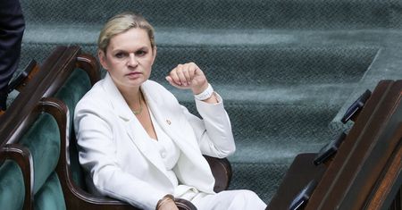 Nowacka: muszę chronić szkołę i nauczycieli przed szurią