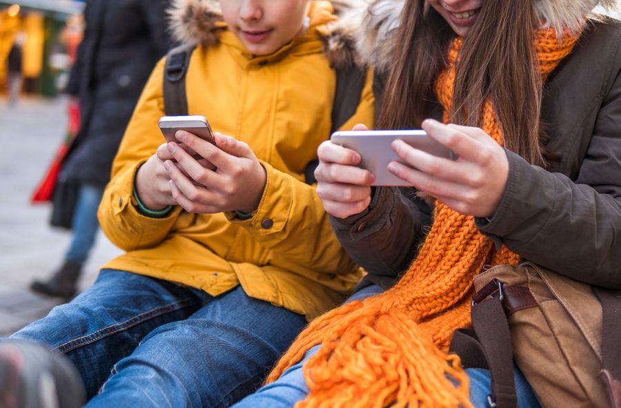 MEN rozważa wprowadzenie zakazu używania telefonów w szkołach