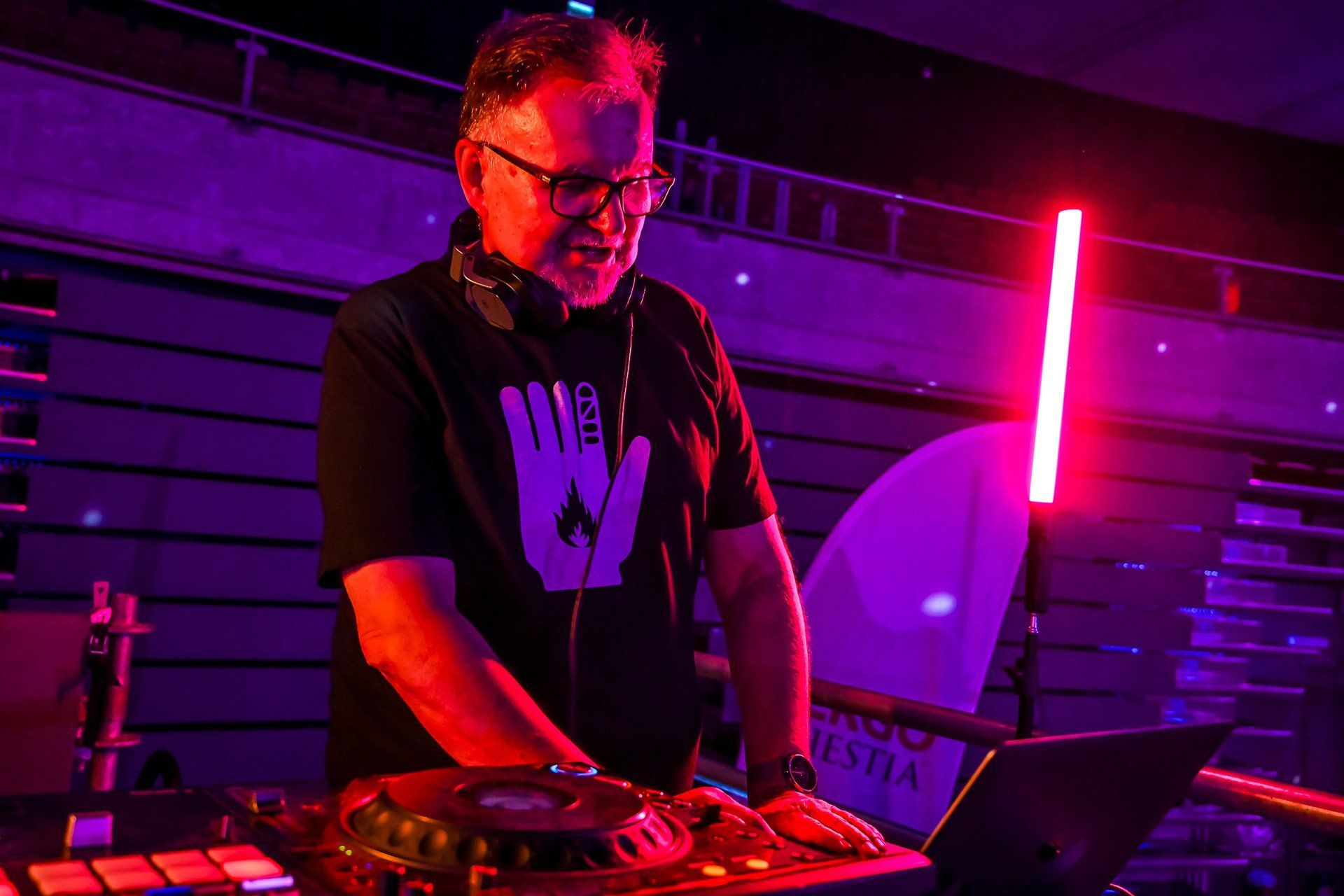 Genialny DJ Hirek Wrona poprowadził RolkoDisco w Ergo Arenie