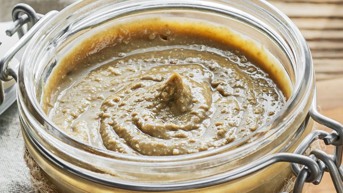 Pastą ze słonecznika możesz smarować kromki na kanapki 