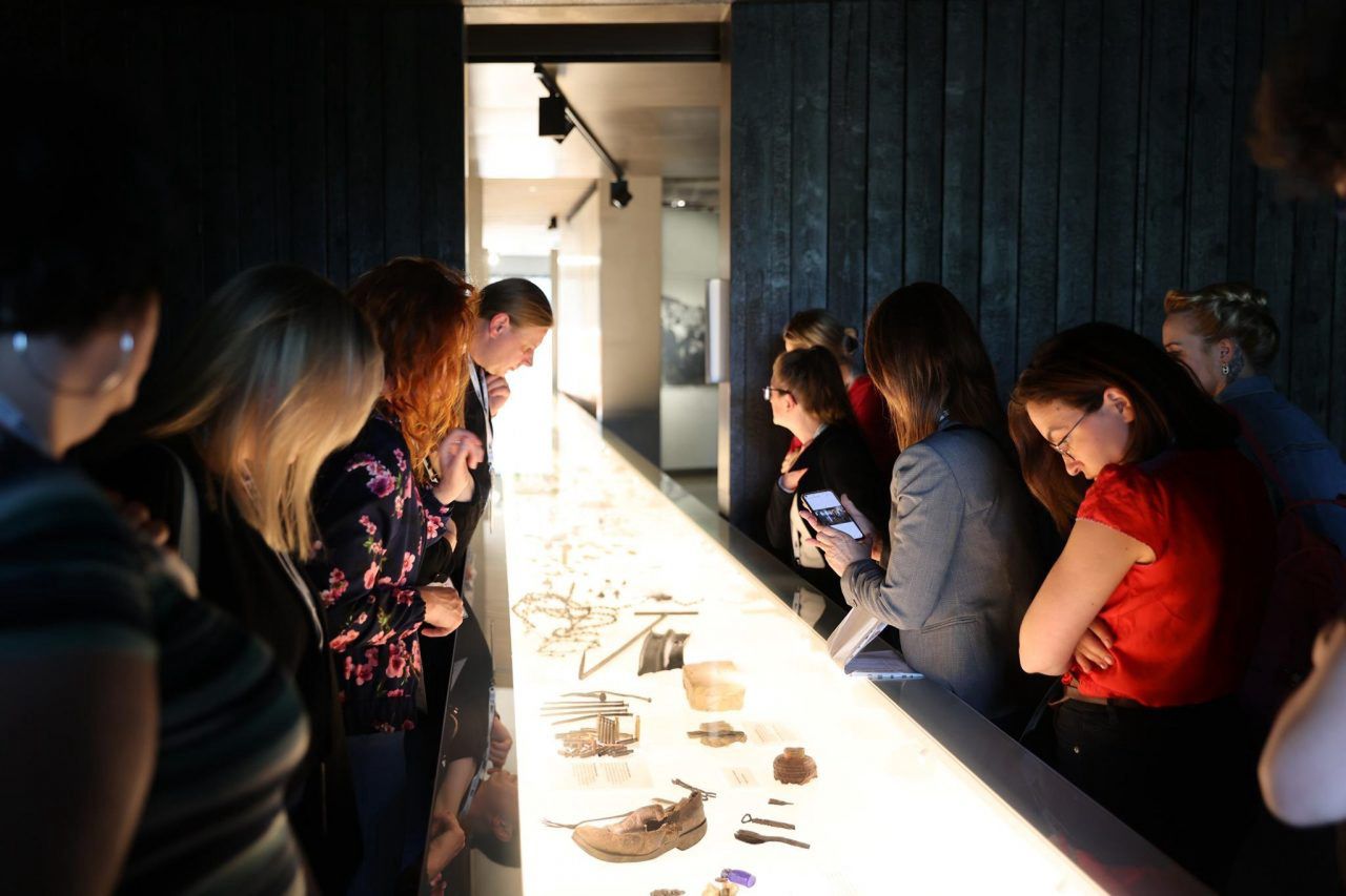 W muzeum przechowywane są m.in. osobiste przedmioty pozostałe po więźniach