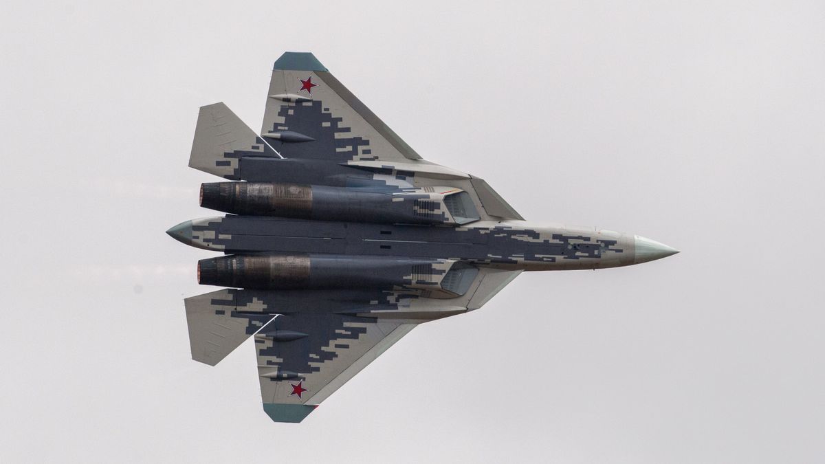 ZHUHAI, CHINA - NOVEMBER 14, 2024 - Russia's Su-57 stealth fighter performs at the 2024 Zhuhai Air Show in Zhuhai, South China's Guangdong province, Nov. 14, 2024. (Photo credit should read CFOTO/Future Publishing via Getty Images)