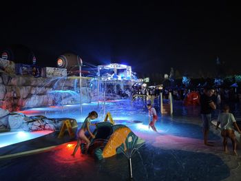 Zator: Gorąca, wystrzałowa noc w Energylandii. Impreza Magic Night przyciągnęła rekordowe tłumy