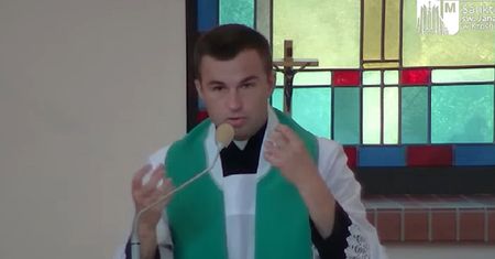 Zarzucił księdzu, że wydaje pieniądze. "Lepiej przekazać na chore dzieci"