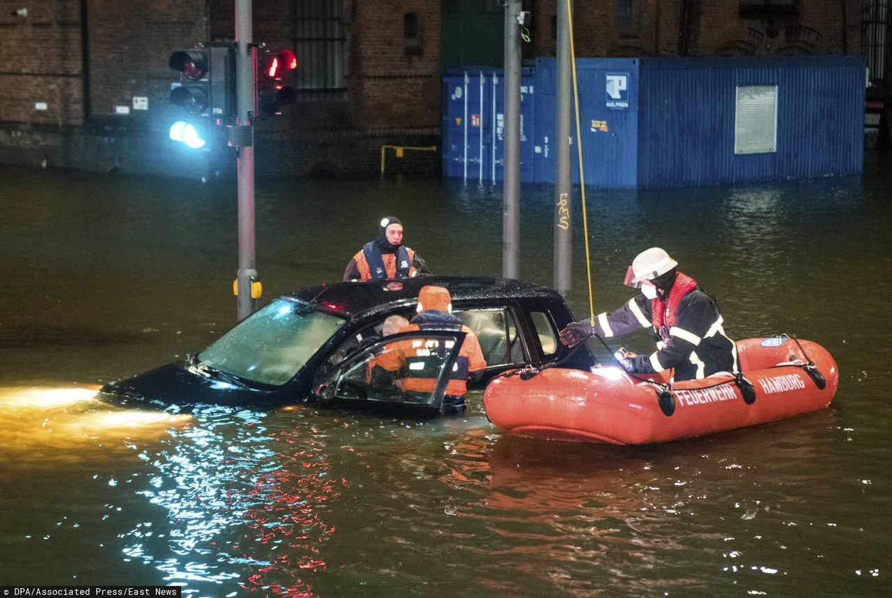 W związku z wichurą Hamburg znalazł się pod wodą