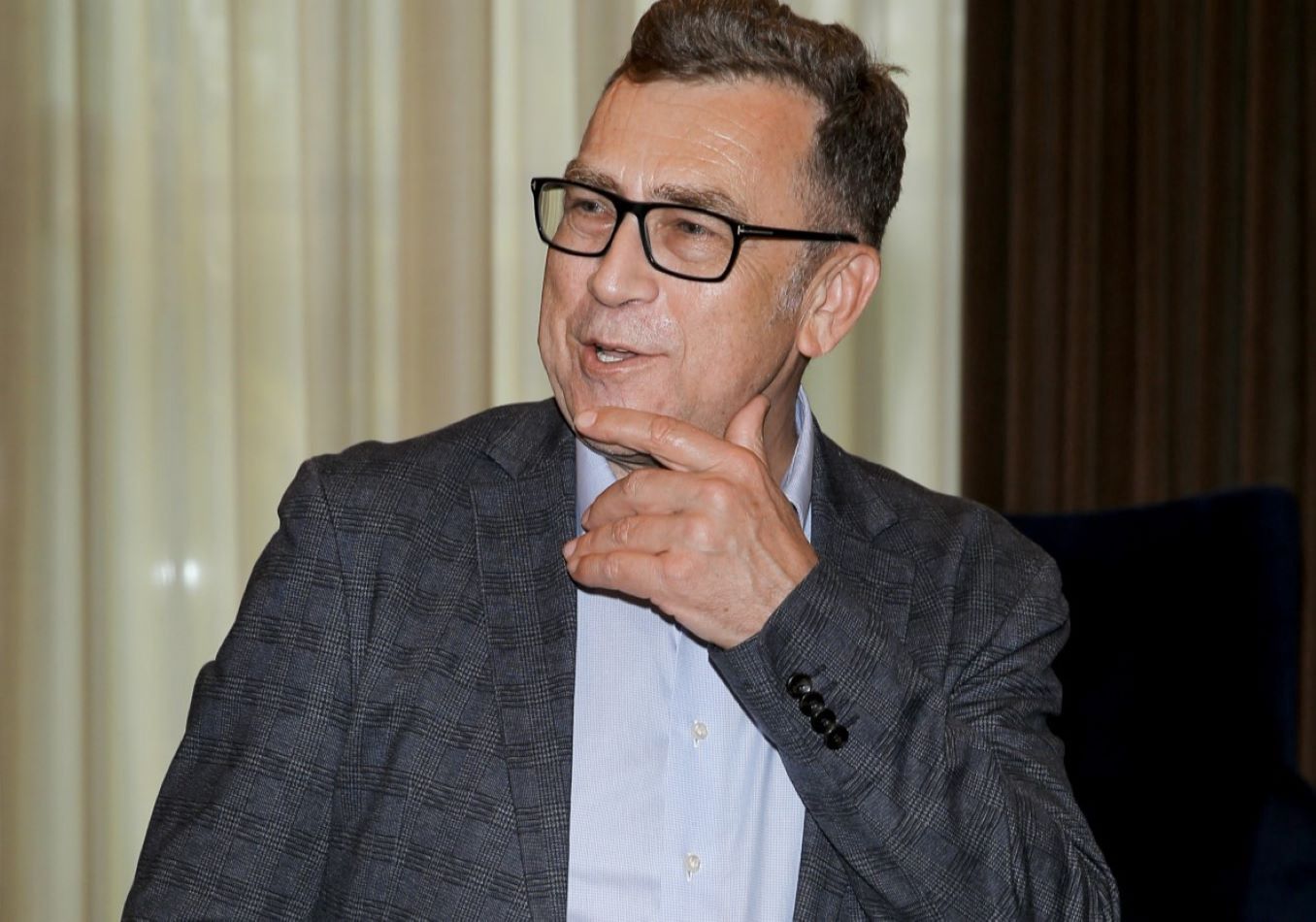 Maciej Orłoś jest z wykształcenia aktorem