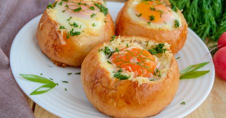 Żadna jajecznica czy omlet. Na śniadanie robię jajka po parysku