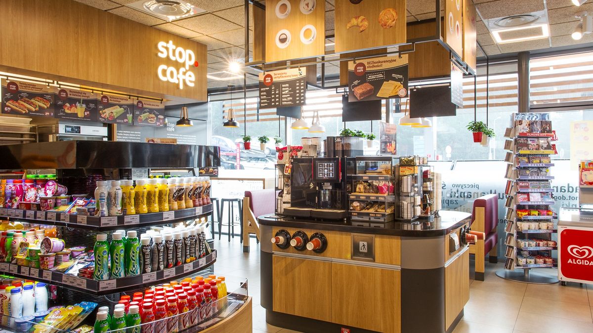 Obecnie na 1800 stacjach PKN Orlen w Polsce możemy kupić 4 300 produktów pochodzących od polskich przedsiębiorców