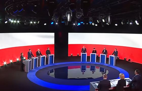 Debata z dziennikarzami TVP, TVN i Polsatu. W Republice i wPolsce emocje, buczenie