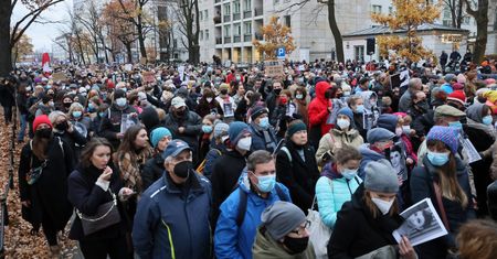 Sondaż ws. aborcji. Ekspert zwraca uwagę na wyborców PiS