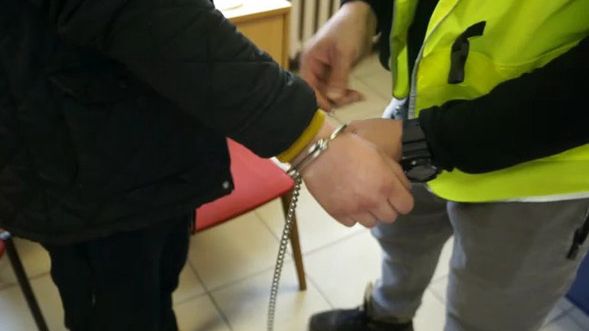 Śląskie. 17-letni mężczyzna z Sosnowca wyłudzał pieniądze od starszych osób.