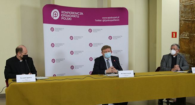 Episkopat odradza wiernym szczepionki AstraZeneca i J&amp;J. „Nieodpowiedzialne, szkodliwe, wprowadza w błąd”