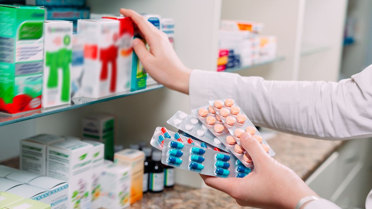 Hurtownie farmaceutyczne ostrzegają przed ograniczeniem częstotliwości dostaw leków do aptek - pisze "Rz" 