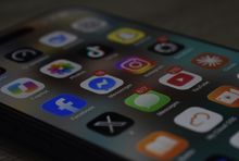 Aplikacje mobilne na smartfonie, fot. unsplash
