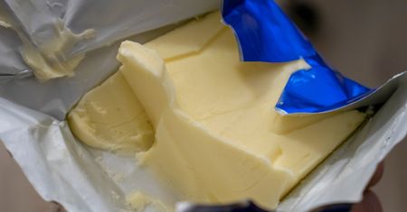 Gdzie wyrzucić papierek po maśle? Błąd jest nagminny