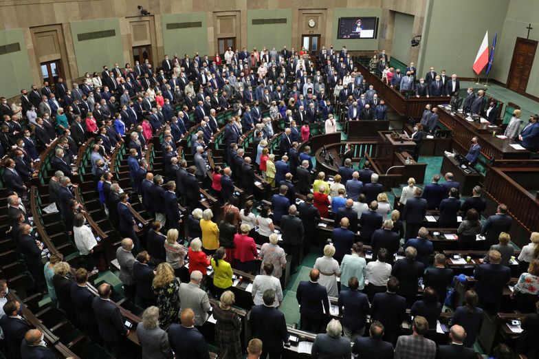 Polski Ład łaskawy dla posłów. Ma im podnieść pensje