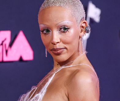 "Ciarki żenady". Doja Cat przyszła na galę w mokrej, prześwitującej sukience