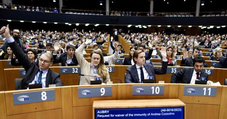 Afera korupcyjna w PE. Uchylono immunitet dwóm europosłom