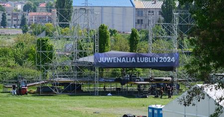 Na terenach zielonych Politechniki Lubelskiej trwa montaż sceny, a teren został ogrodzony. Start koncertów w piątek