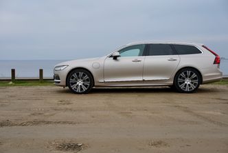 Volvo V90. Elegancka limuzyna z dużym bagażnikiem. Jest tylko jedno "ale"