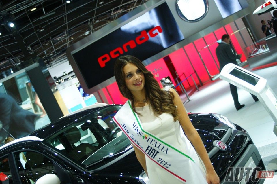 Hostessy z Paris Motor Show 2012 [galeria] 141