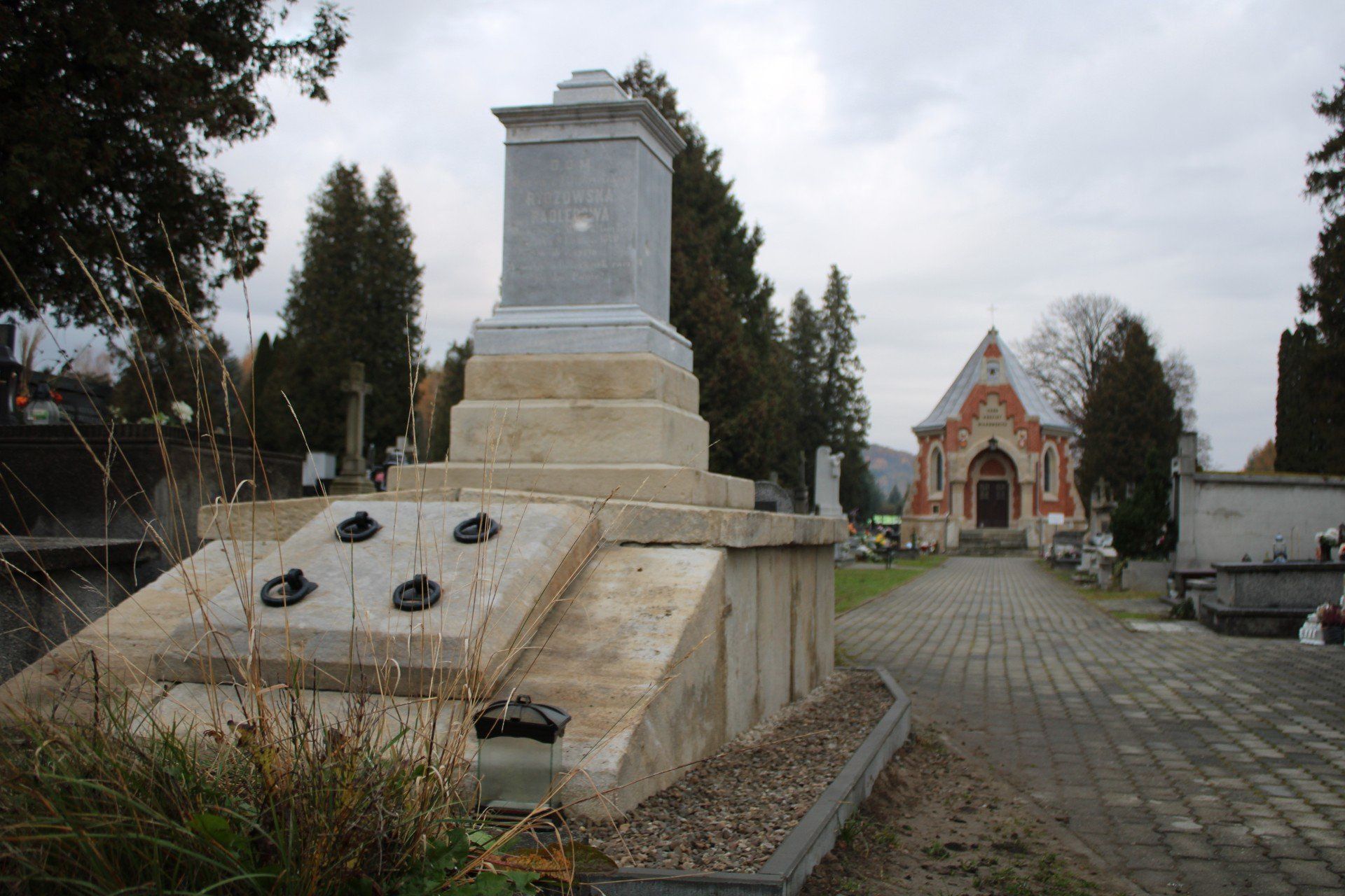 Cmenatrz Parafialny w Gorlicach