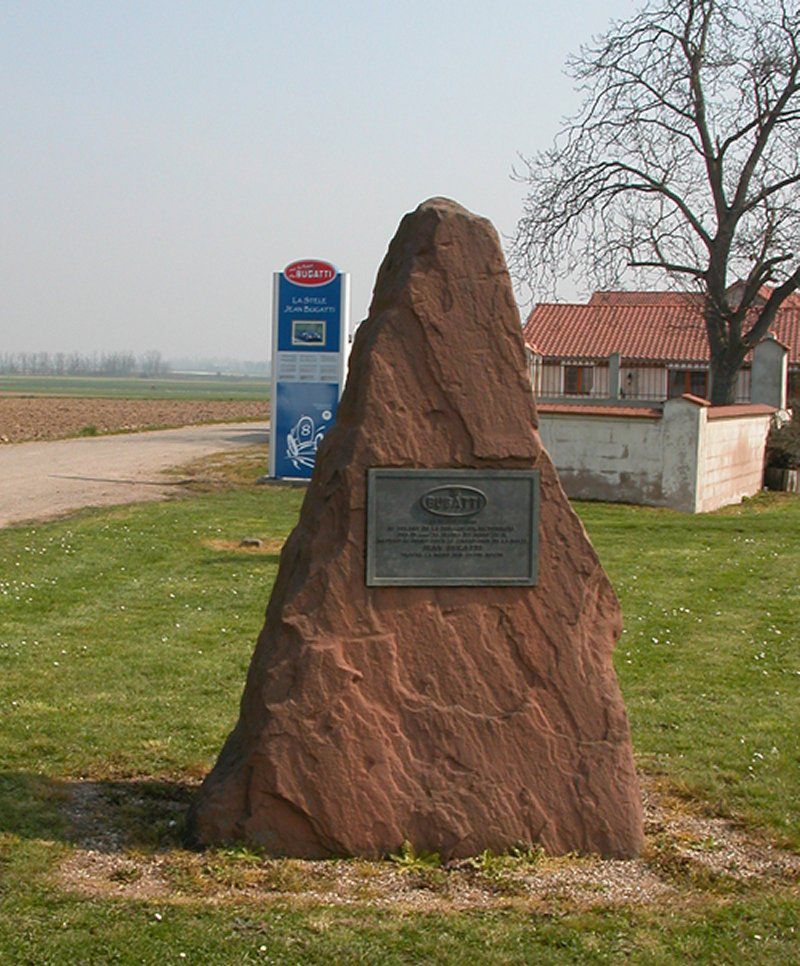Monument upamiętniający śmierć Jeana Bugatti