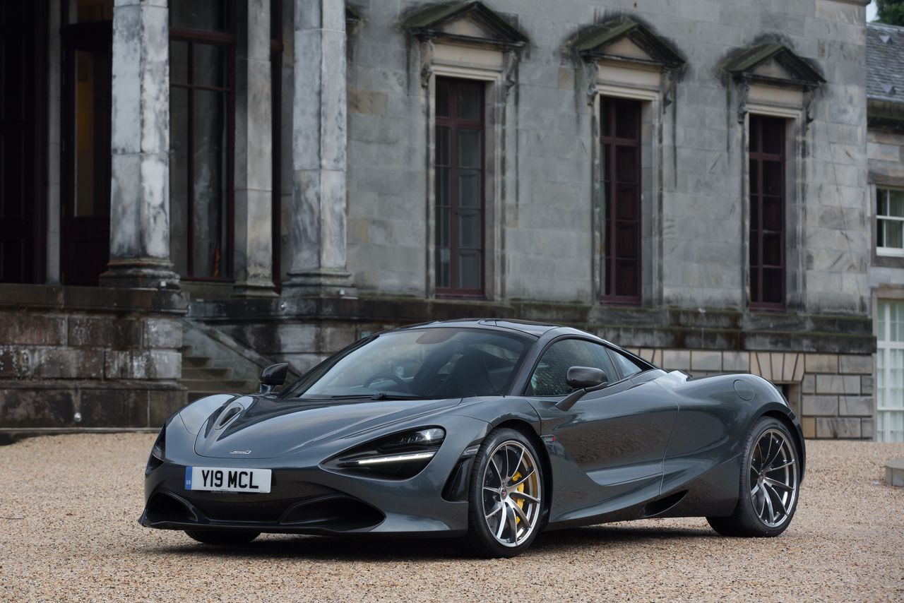 McLaren 720S rozpędza się do setki w 2,9 s.