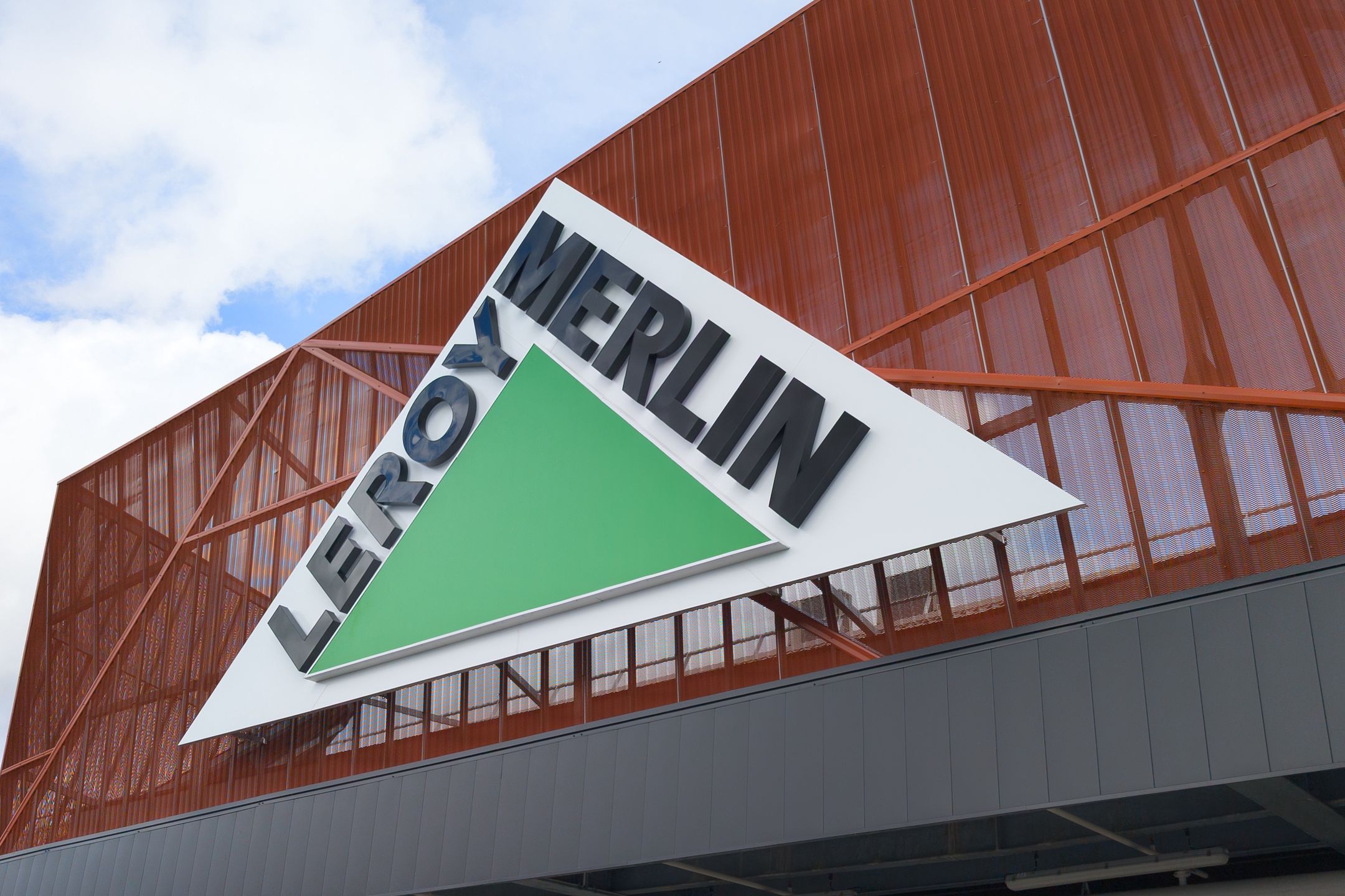 leroy merlin, leroy, merlin, logo, sign, diy, text, brand, front, french, store, decoration, construction, chain, home, house, shop, facade, www.leroymerlin, france, advertising, bricolage, building, business, commercial, company, design, editorial, emblem, equipment, european, exterior, furnishing, gardening, icon, logotype, market, material, materials, outdoors, outside, retail, retailer, sale, sell, signage, supermarket, supply, symbol