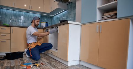 To może być pułapka kosztów. Jak zaoszczędzić na projekcie kuchni lub łazienki?