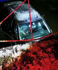 Auto z trzema osobami wpadło do rzeki. Na pomoc ruszyli policjanci