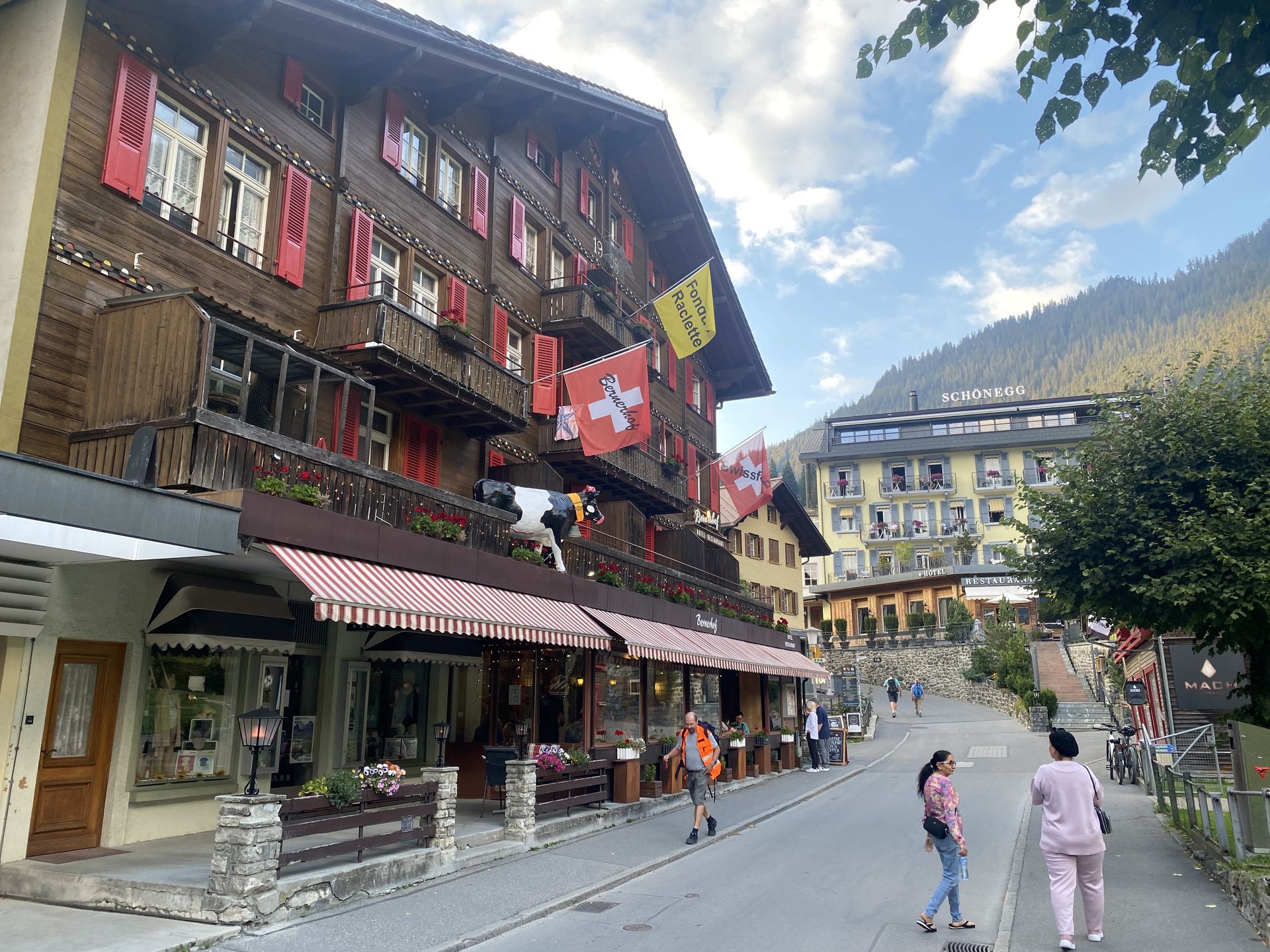 Podróż kamperem po Szwajcarii – dolina Lauterbrunnen