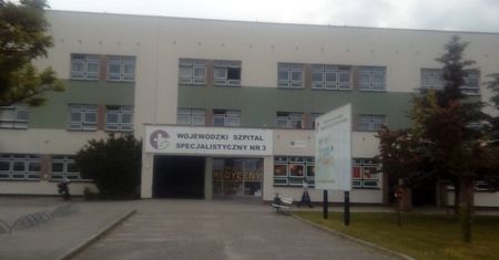 Śląskie. Pacjenci na lodzie. Szpital w Rybniku zawiesił działalność czterech oddziałów