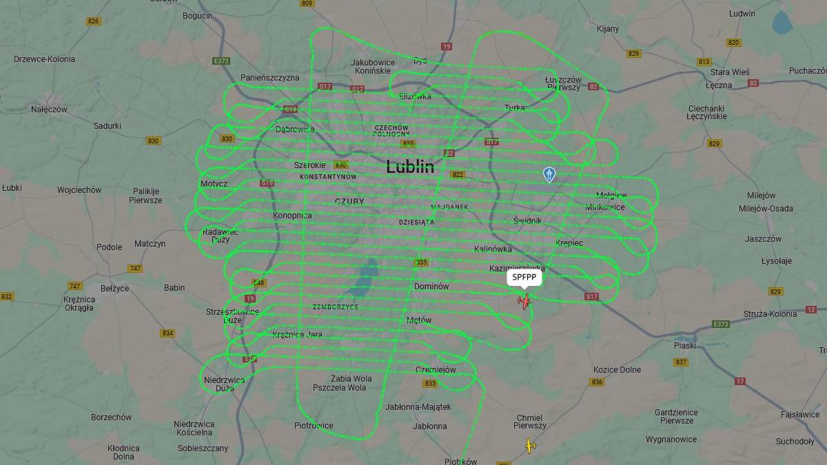 Samolot Piper Chieftain realizujący zdjęcia lotnicze nad Lublinem