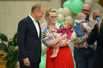 Premier: Dzięki in vitro mamy 15 tys. więcej skarbów. Podsumowano dwa lata programu