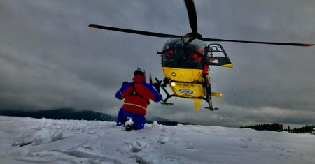 Beskidy. Groźny wypadek. Po narciarza przyleciał helikopter LPR