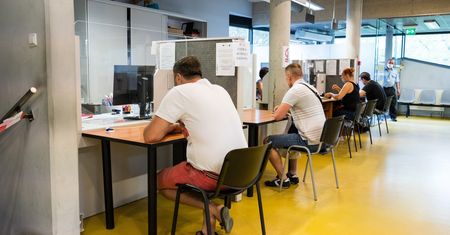 Praca w wakacje. Poszukiwani emeryci... ze statusem studenta
