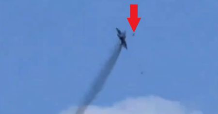 Ukraiński MiG-29 podczas ataku. Przenosi unikatowe bomby