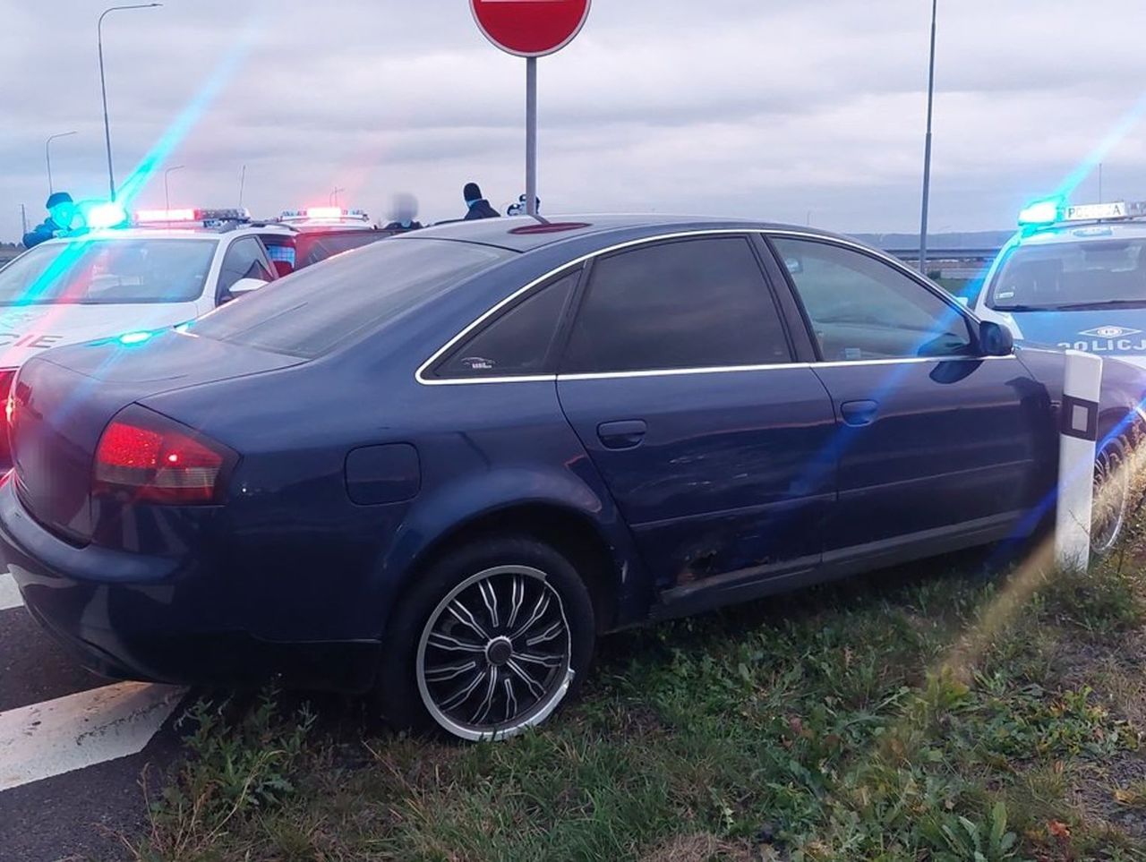 Racibórz: Polsko-czeski pościg za kierowcą audi. Podczas ucieczki wysadził kobietę z dzieckiem i jechał dalej