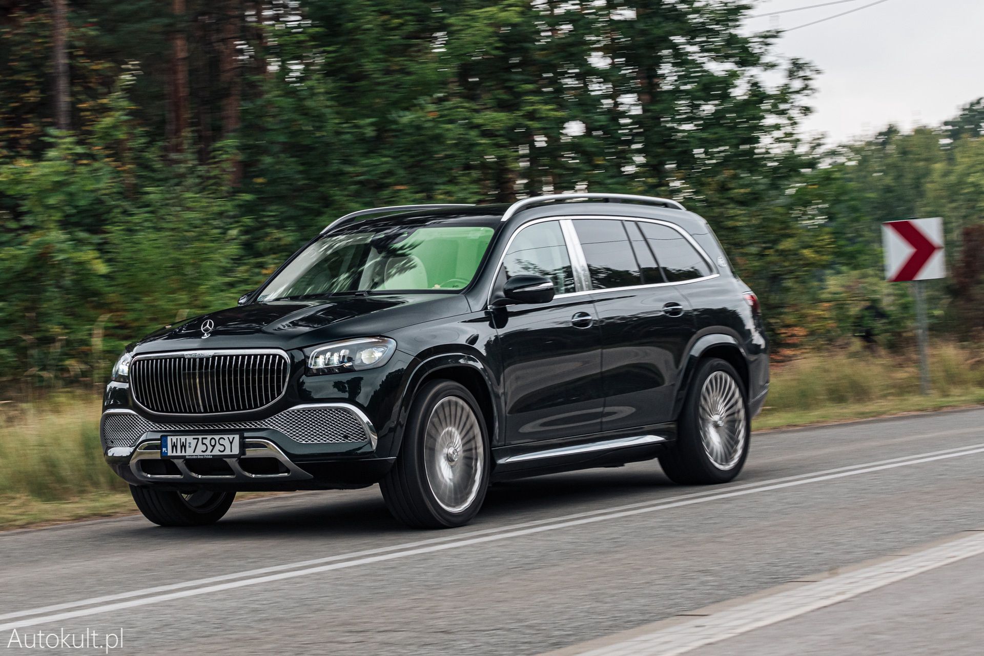 Range Rover (2022) vs Bentley Bentayga S (2022) vs Mercedes-Maybach GLS 600 (2022)