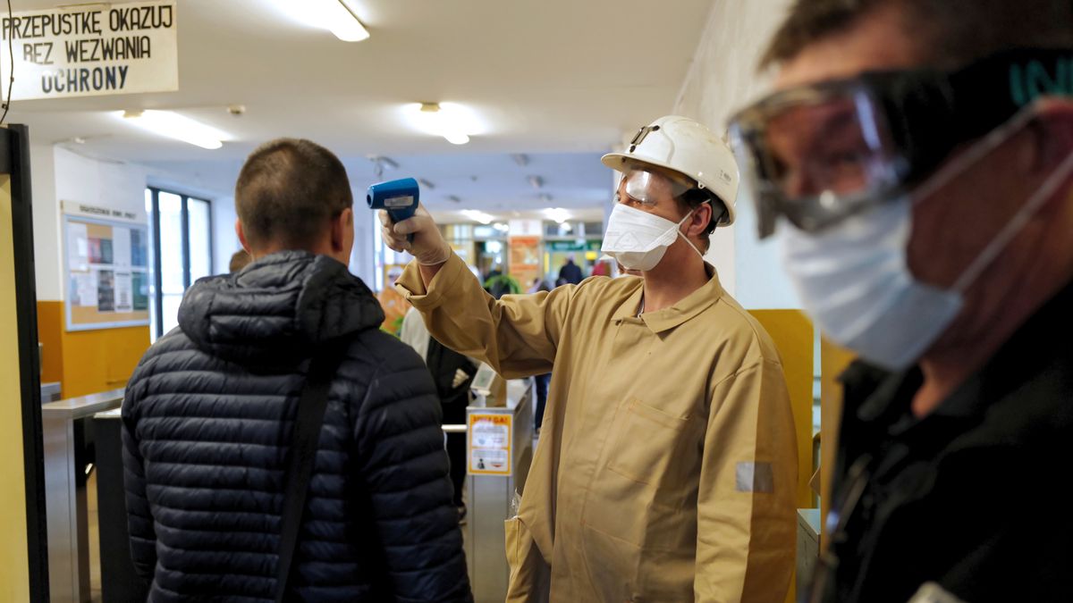 Górnicy podczas przestoju mają otrzymywać pełne wynagrodzenie - obiecuje wicepremier Jacek Sasin.