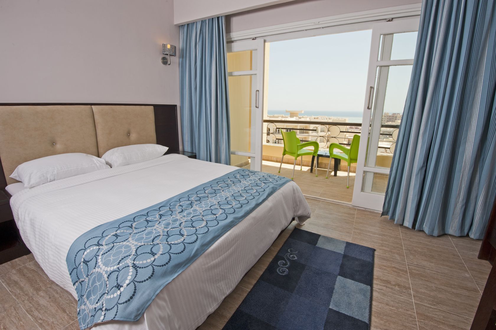 Dobrze dobrana firanka stanie się prawdziwą ozdobą każdej sypialni