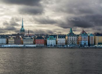 Tak nie było od 1934 r. Europejski kraj tonie w ciemnościach