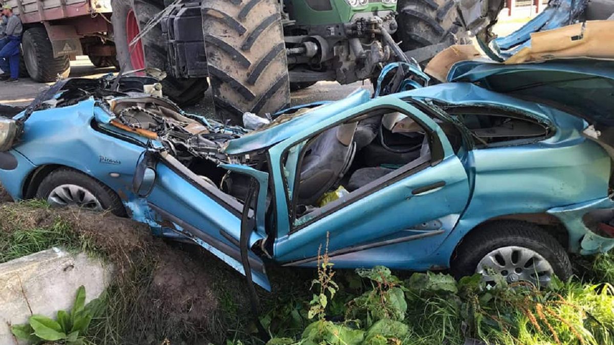 citroen zmiażdżony przez ciągnik