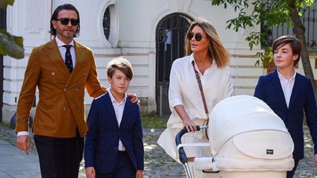 Małgorzata Rozenek z mężem i dziećmi udała się na premierę książki przyjaciela.