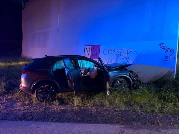 Kielce: Nocne zderzenie pod wiaduktem. Cupra rozbita na Kruszelnickiego