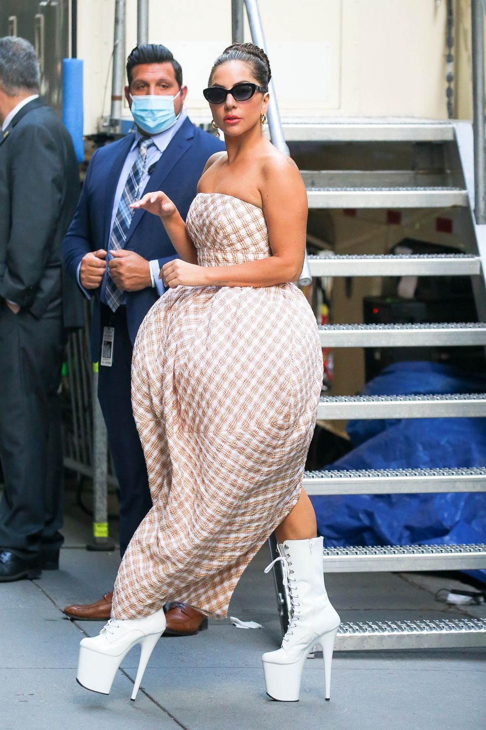 Lady Gaga w rozkloszowanej sukience