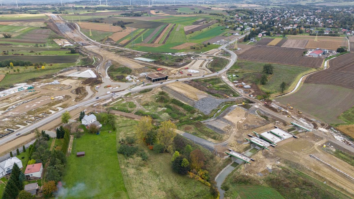 Budowa drogi S19
Fot. Maciej Napora/East News, Krosno, 15.10.2024. Postepy pracy przy budowie drogi ekspresowej S19 na Podkarpaciu. Odcinek:  Miejsce Piastowe - Iskrzynia
Maciej Napora